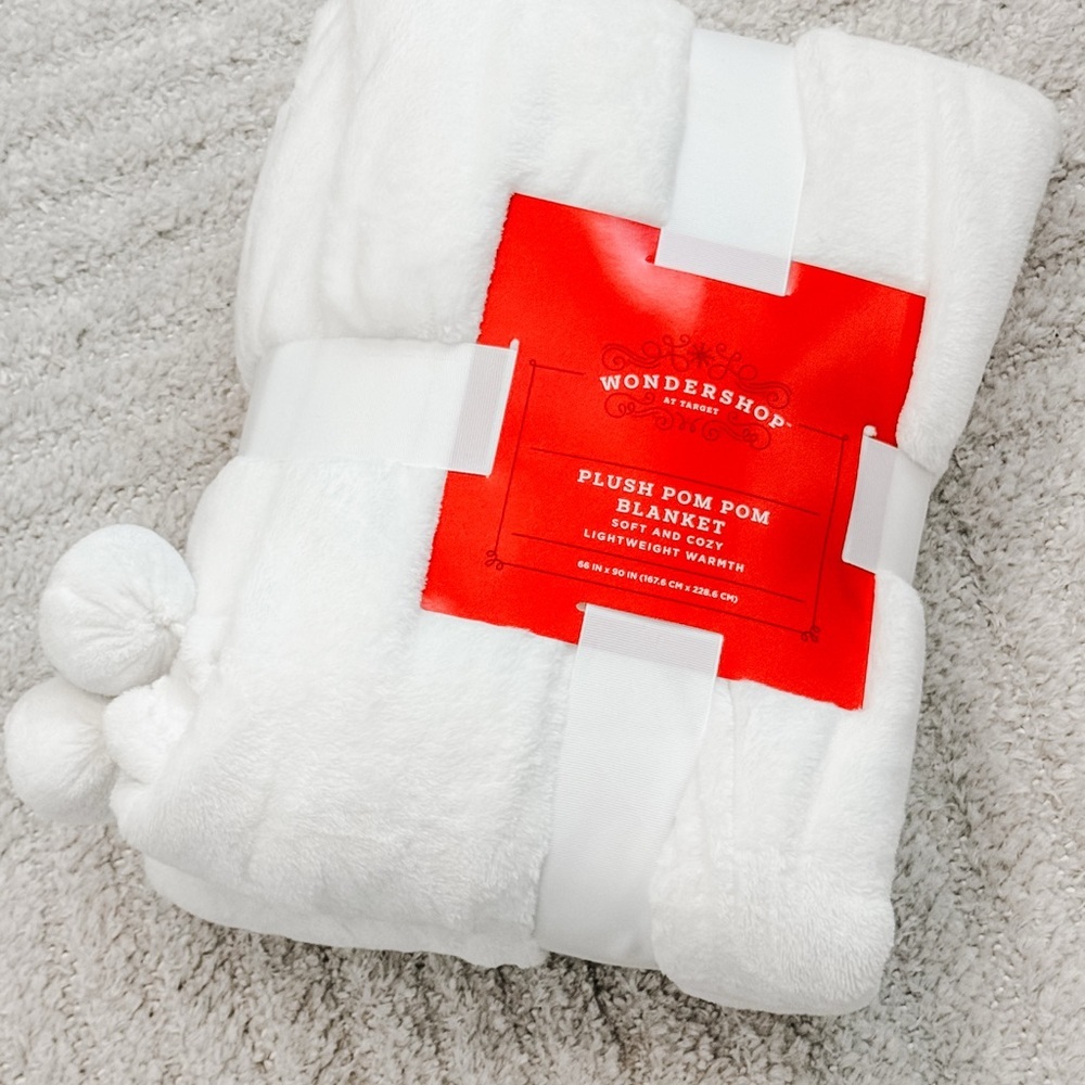 NWT - Cozy Wonderland Pom Pom Throw Plush Blanket